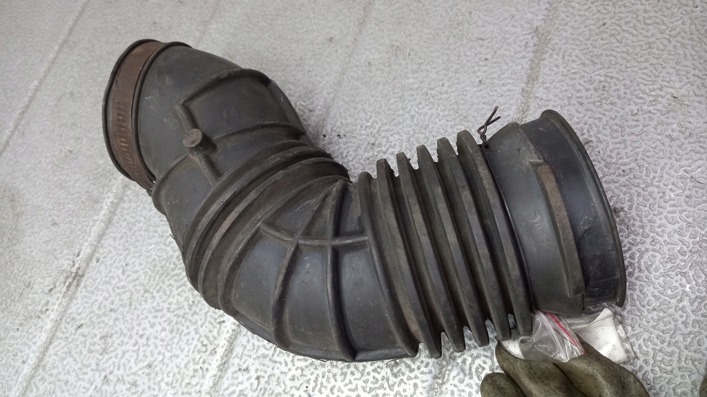 фото №1, Труба впуску volvo v70 01r 08649258