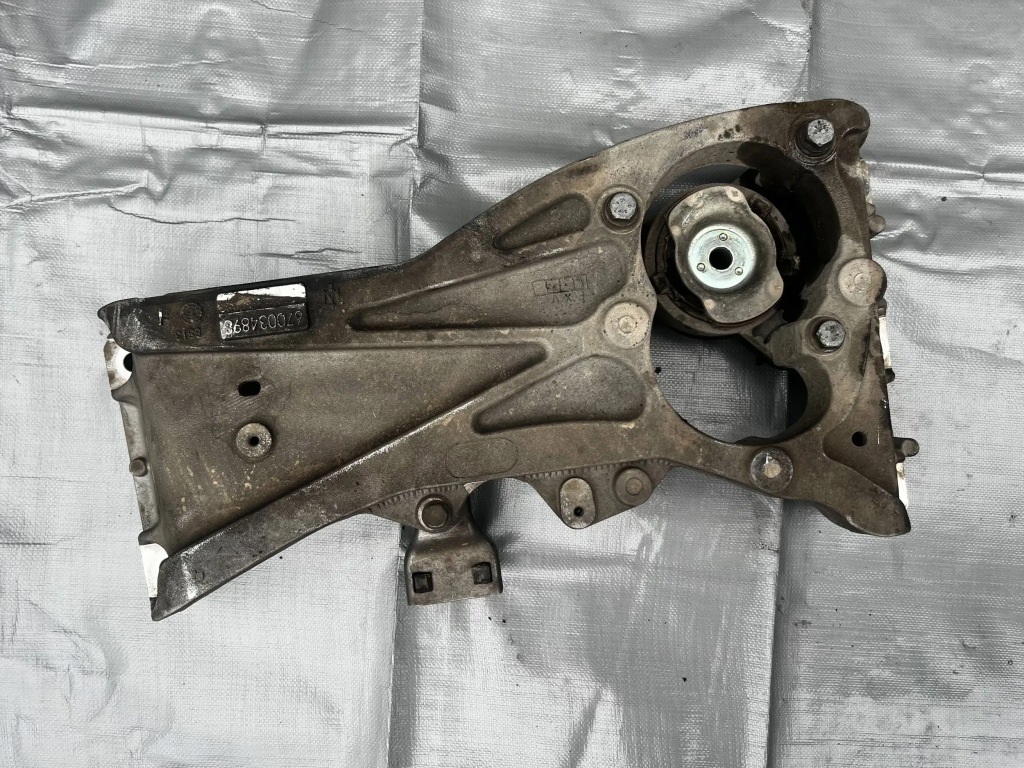 фото №1, Maserati levante кронштейн опора коробки передач 670034898