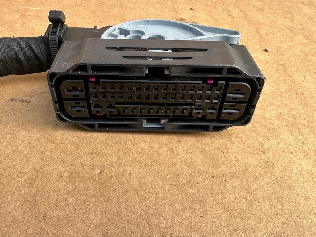 фото №4, Vw golf vii колодка штекер abs 5q0973046