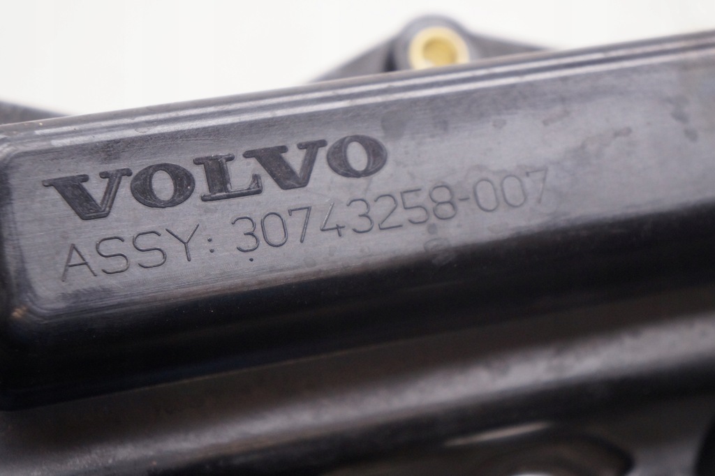 фото №8, Volvo xc90 i s60 i v70 ii d5244t крышка клапанов 08675978 30743258-007