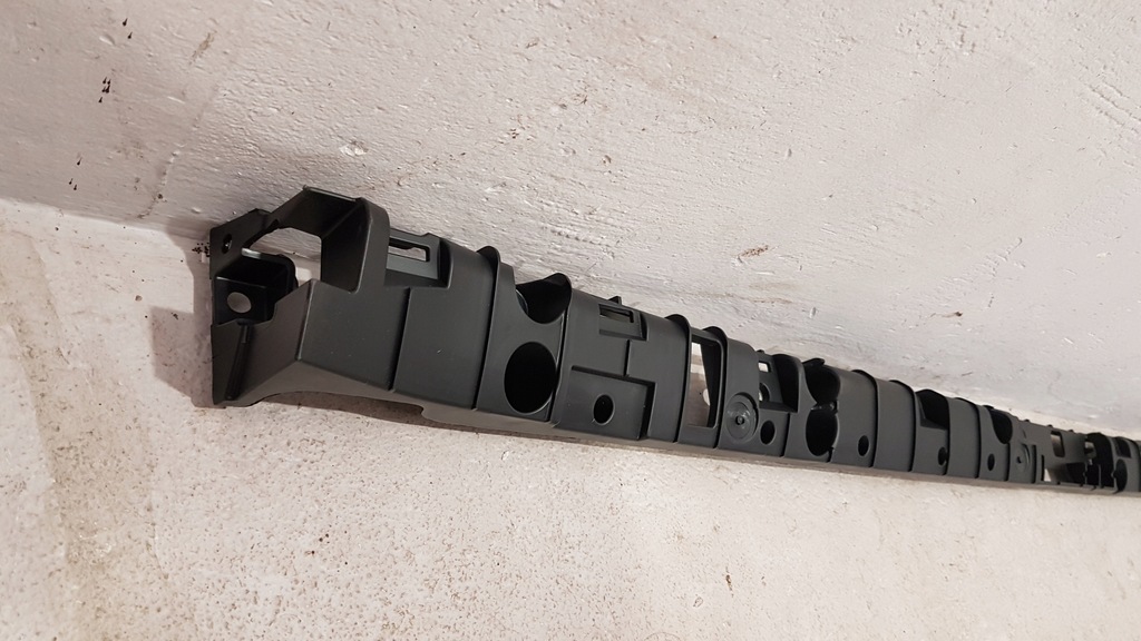 фото №11, Напрямна кронштейн накладки порога праве tesla x