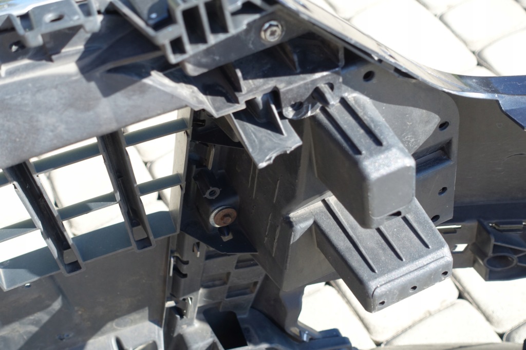 Audi q3 8u0 10-14 бампер передній решітка радіатора захист нижня спойлер Київ