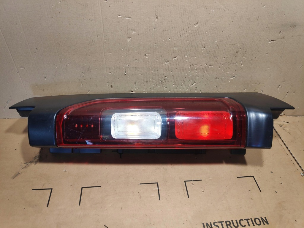 фото №1, Лампа правый задняя opel vivaro ii 93450971