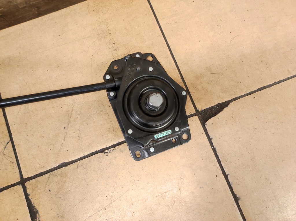 фото №10, Підйомник колеса запасного докатка highlander xu70 iv 4