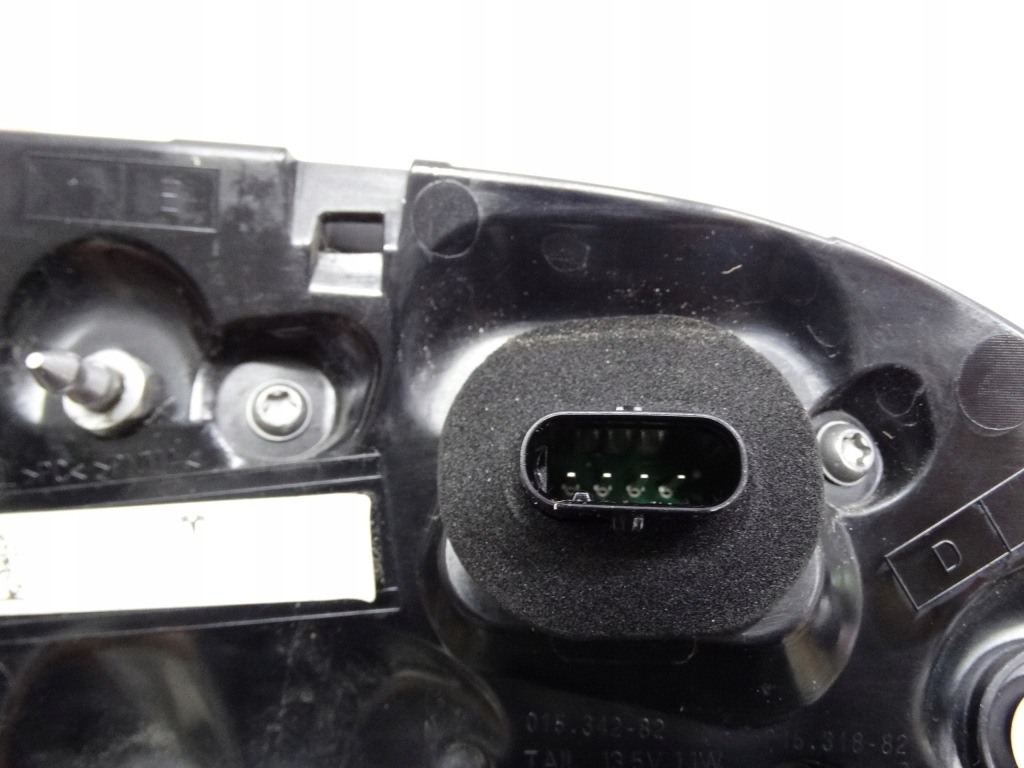 Tesla model 3 17-23 фара задня правий led w кришці  1502089-00-c оригінальна Доставка