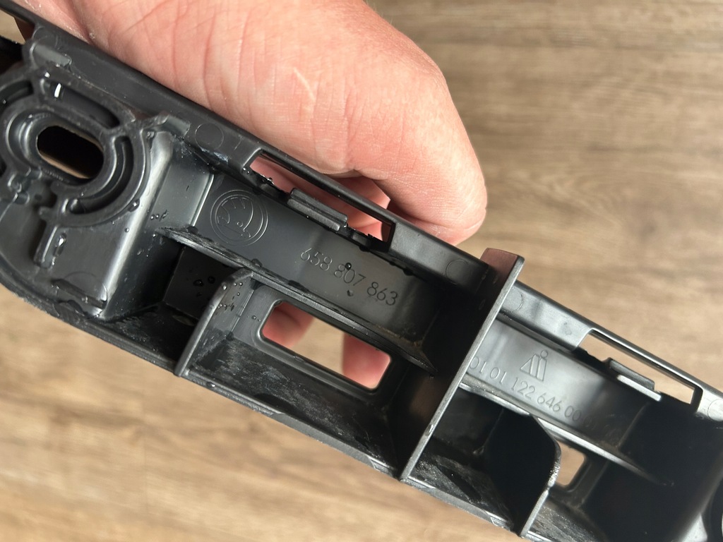 фото №15, Skoda kamiq 2019- усилитель центральный направляющая бампера заднего 658 оригинал