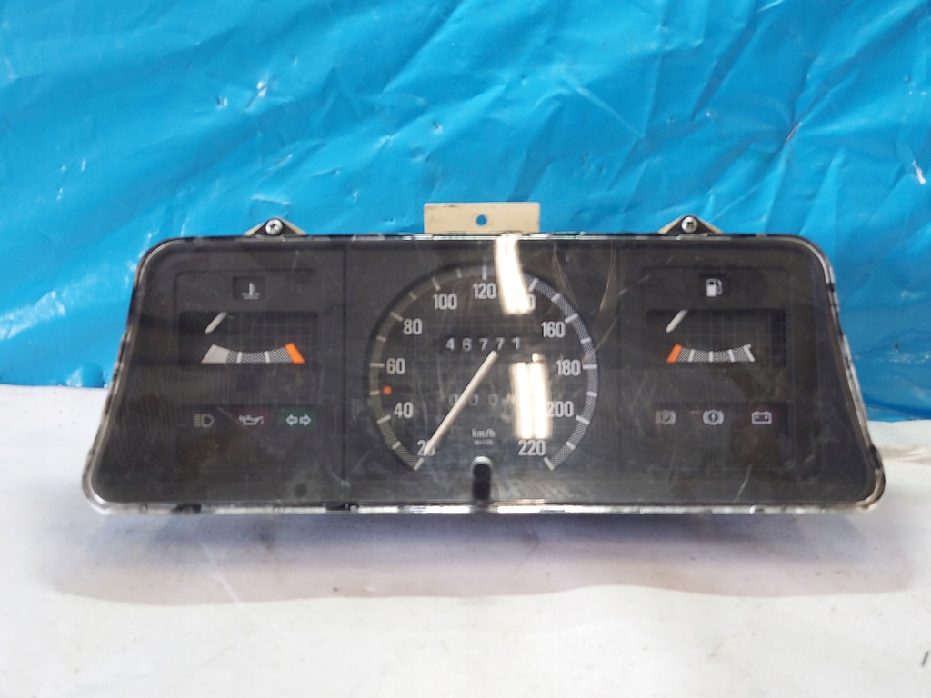 фото №1, Счетчик приборная панель opel kadet 81136035