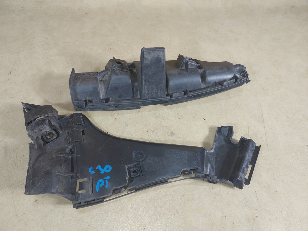 фото №10, Volvo c30 направляющая бампера правый задняя 30657219