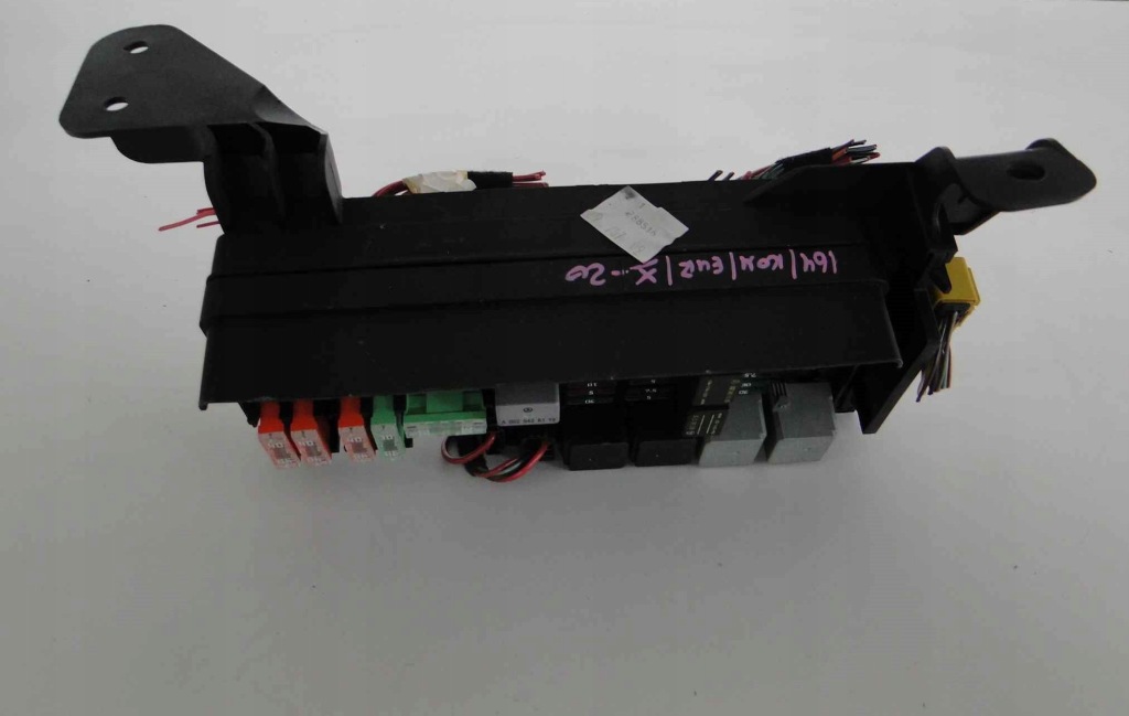 Mercedes ml w 164 рестайлинг  коробка корпус предохранитель Недорого