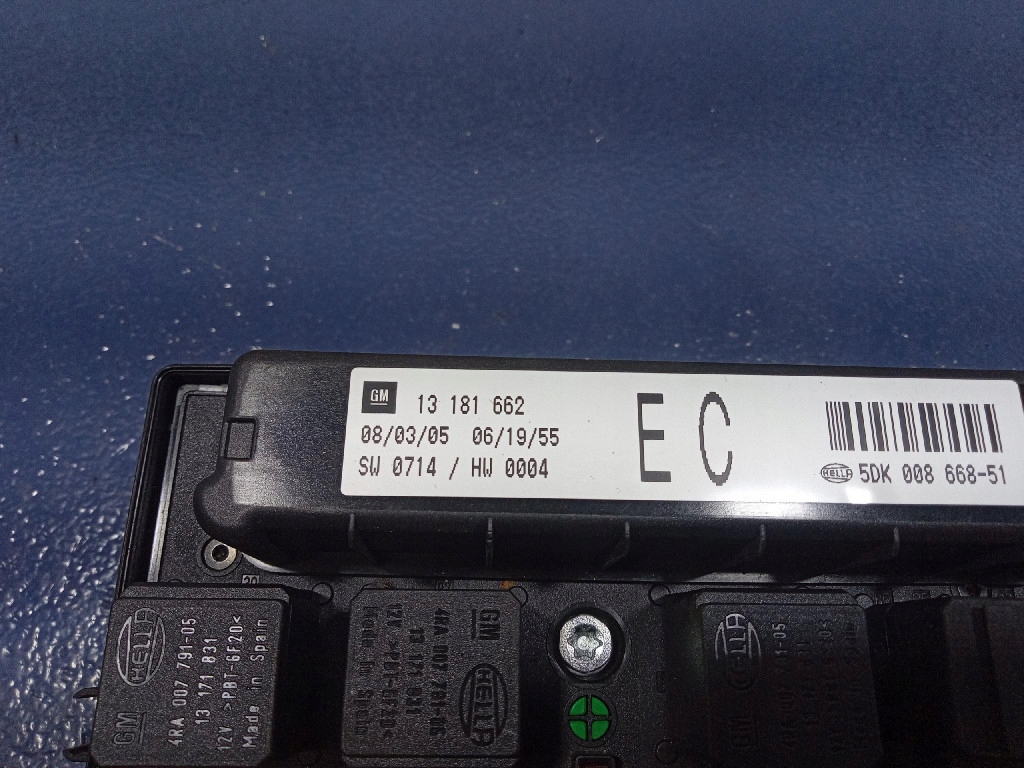 Купить Opel astra h 2.0 turbo коробка предохранителей 13181662