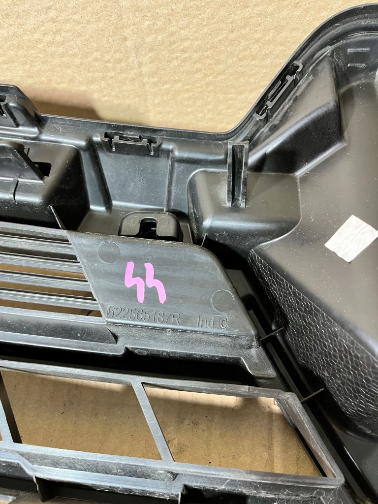 Решітка радіатора хром решітка радіатора renault express ii 622565187r 620784399r Доставка