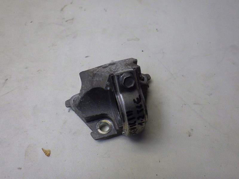 фото №1, Кронштейн опора полуось scenic iii 1.2 tce 397743238r