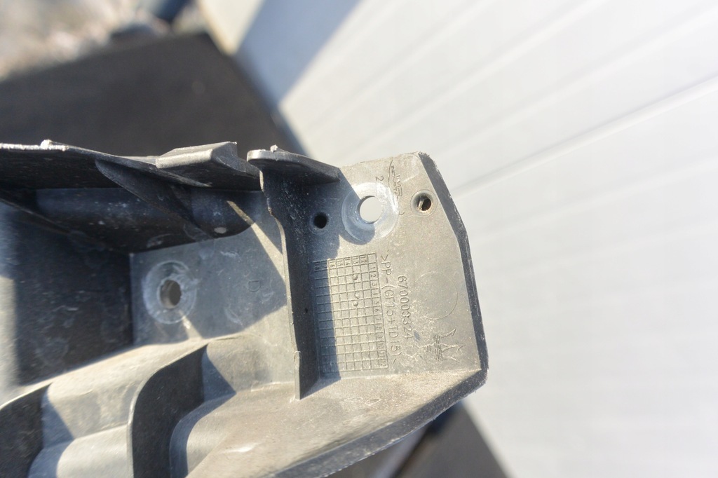 фото №13, Напрямна бампера задня maserati quattroporte vi комплект лівий правий середній