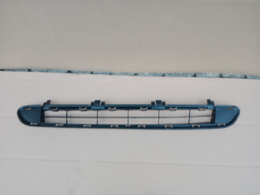 Купити Peugeot 508 решітка середня бампера перед