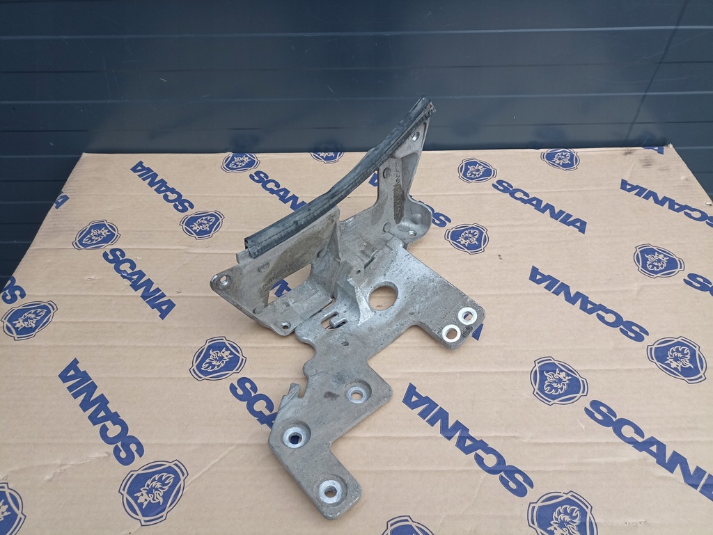 фото №1, Кронштейн подкрылок scania r s 2707408