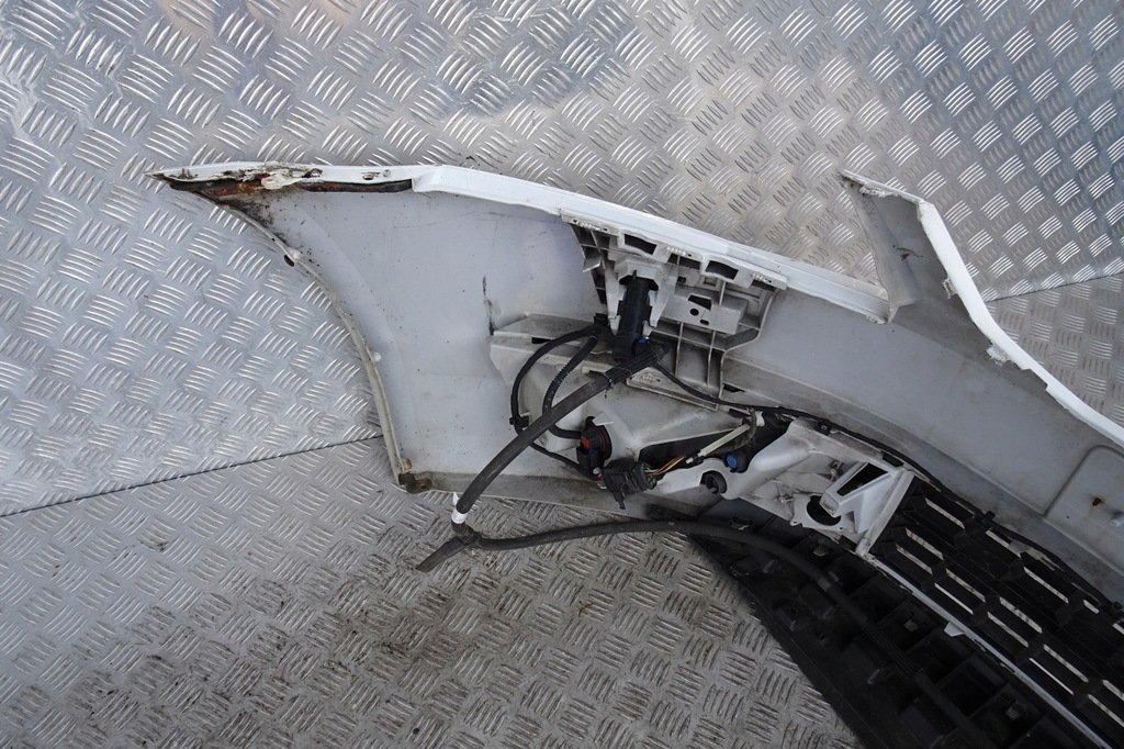 фото №11, Skoda octavia iii - бампер передний омыватель