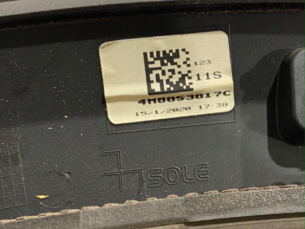 фото №5, Audi rsq8 q8 защита lh молдинг крыла 4m8853817c