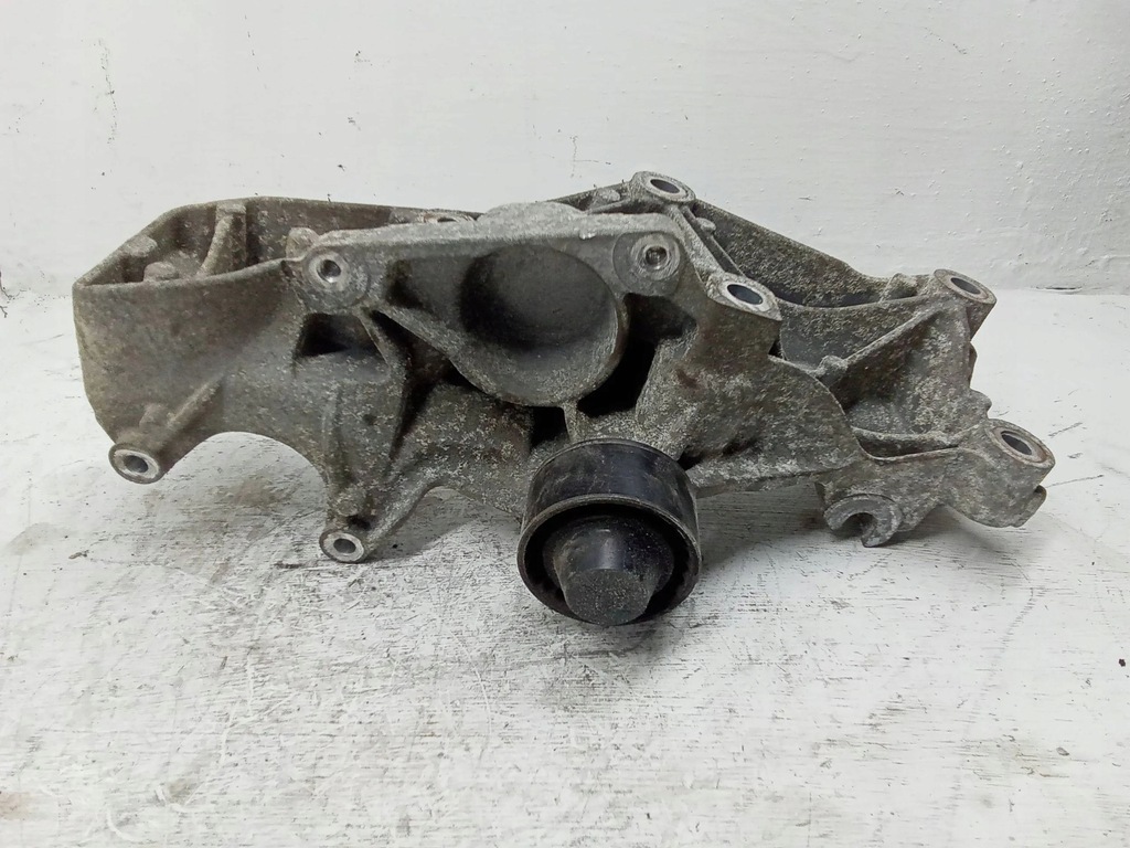 фото №1, Renault trafic ii x83 2014 кронштейн генератора