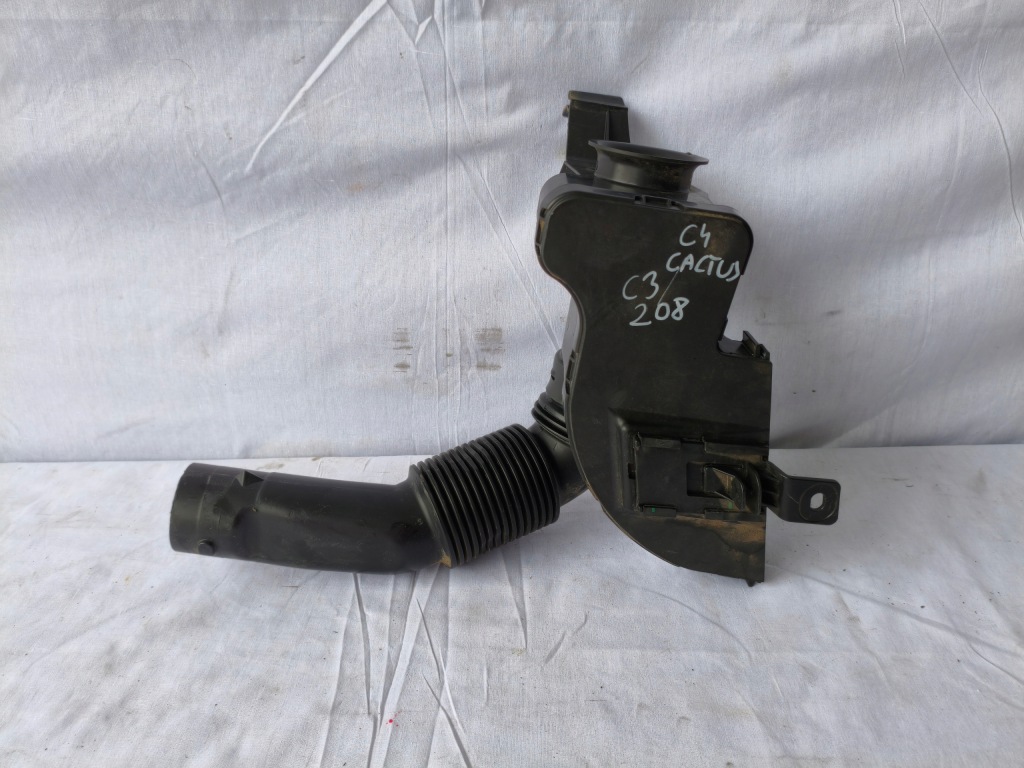 фото №1, Peugeot 208 i 1.6d ловушка труба воздухозаборник резонатор шланг воздуха 9682647680