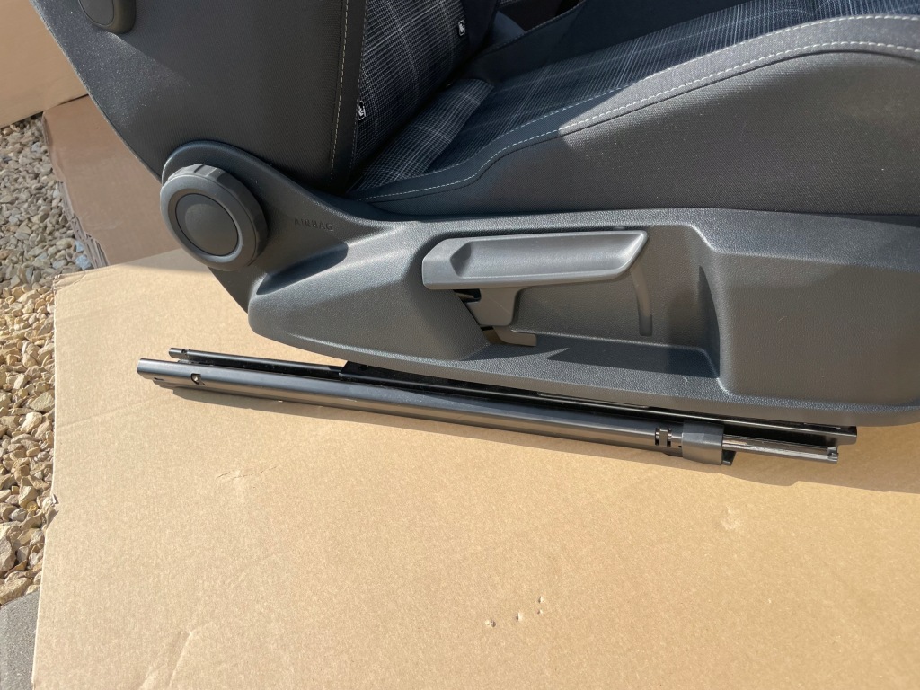 фото №7, Сидіння заднє сидіння golf 8 viii hb gtd alcantara+ матеріал підігрів комплект з подушка безпеки