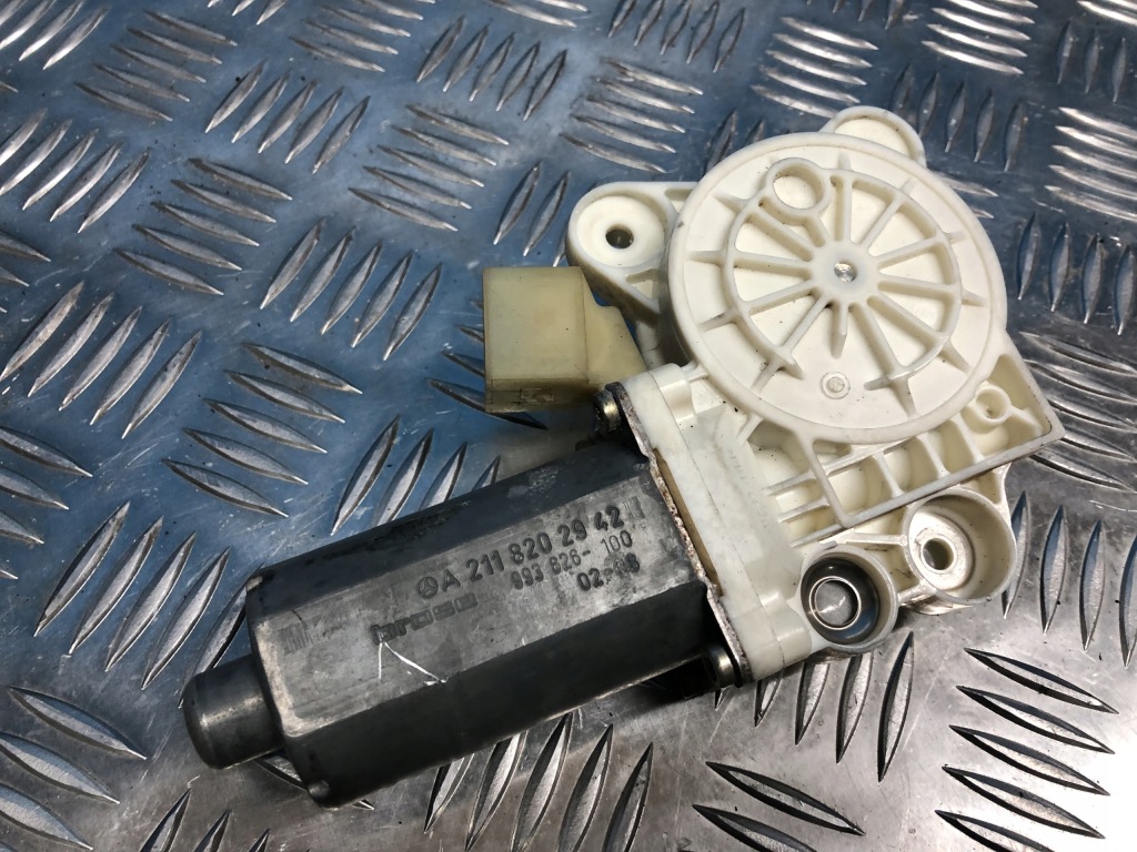 фото №1, Mercedes w211 моторчик стекло левый перед передний