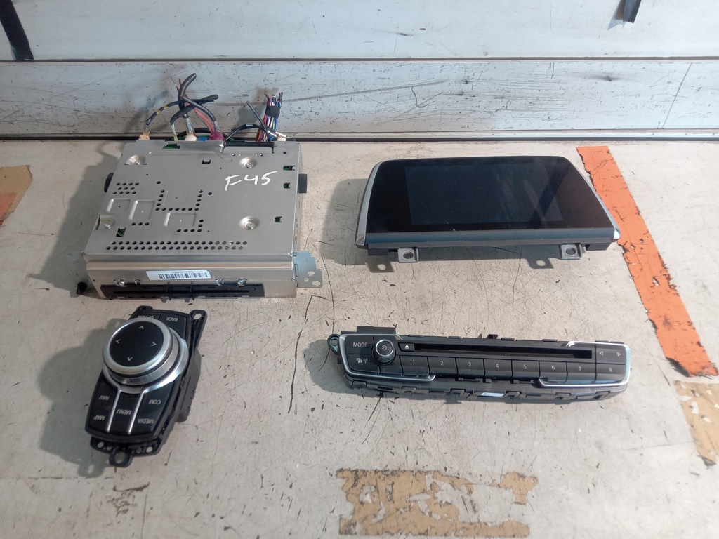 фото №1, Bmw 2 f46 радио навигация панель i drive 5a04048