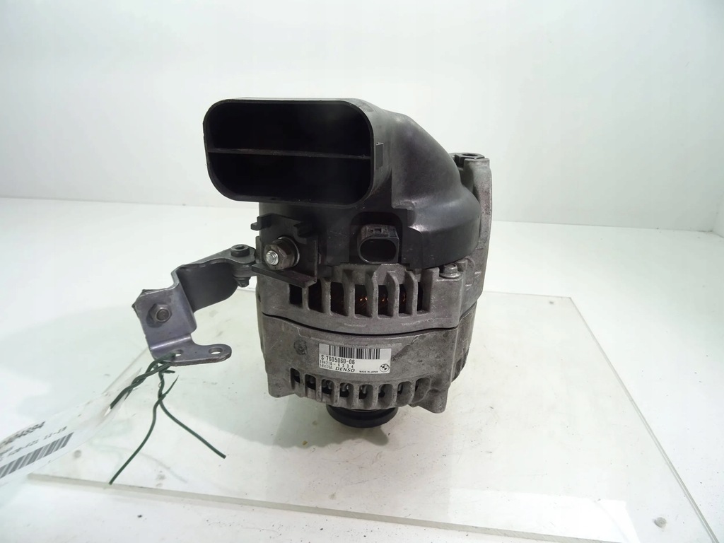 фото №1, Bmw 1 f20 f21 генератор 7605060