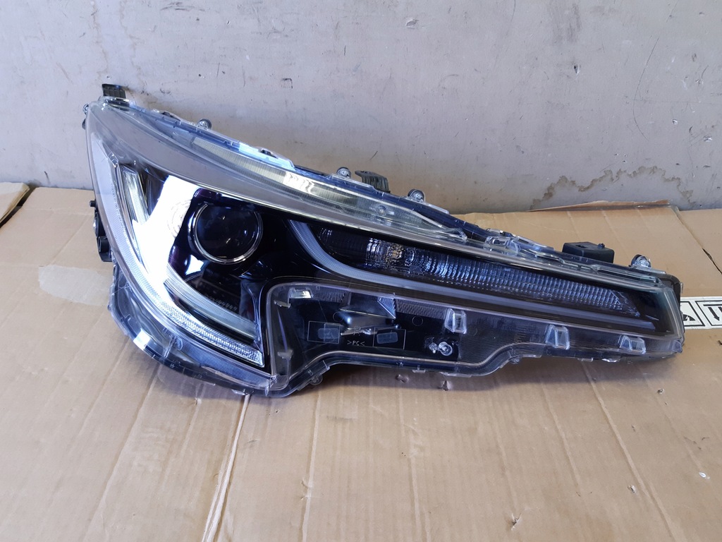 фото №1, Лампа перед правый передняя corolla e21 full led