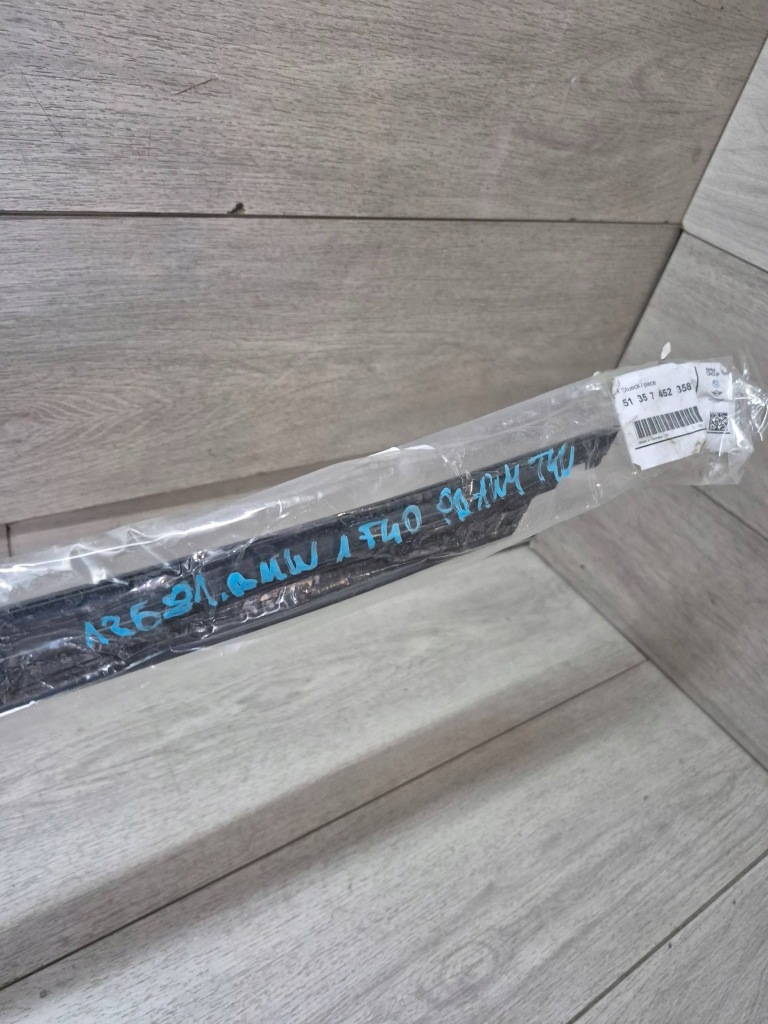 фото №5, 12681. bmw 1 f40 молдинг уплотнитель правый задняя 7452358