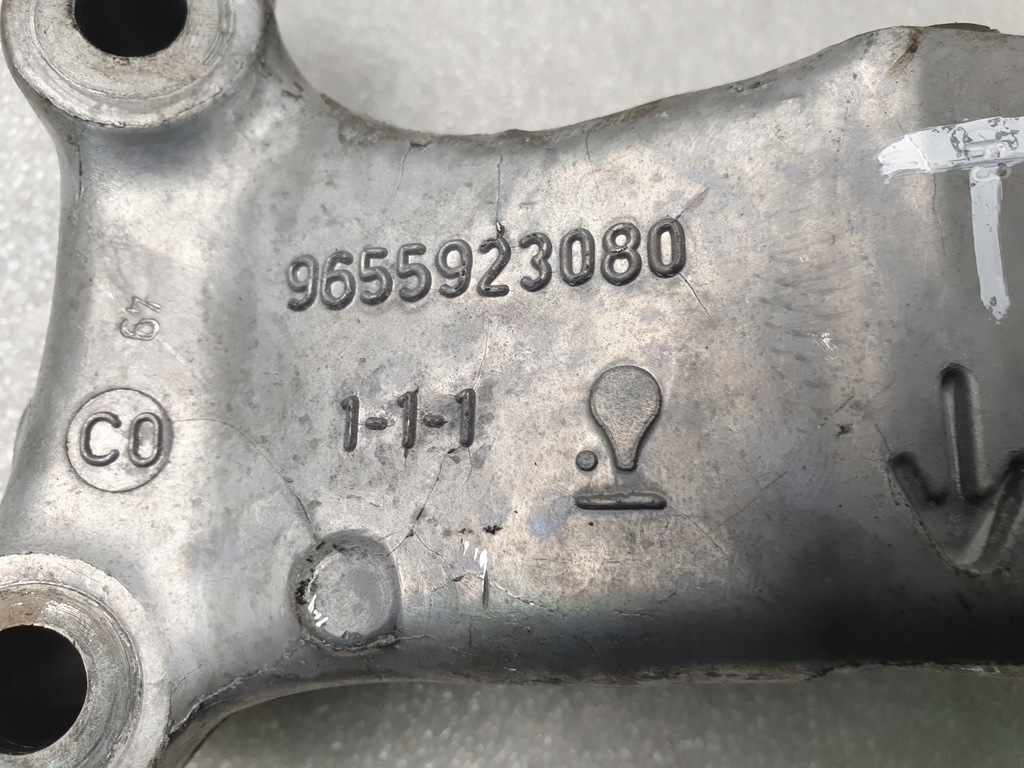 фото №5, Peugeot кронштейн двигуна 1.4 1.6 vti 9655923080