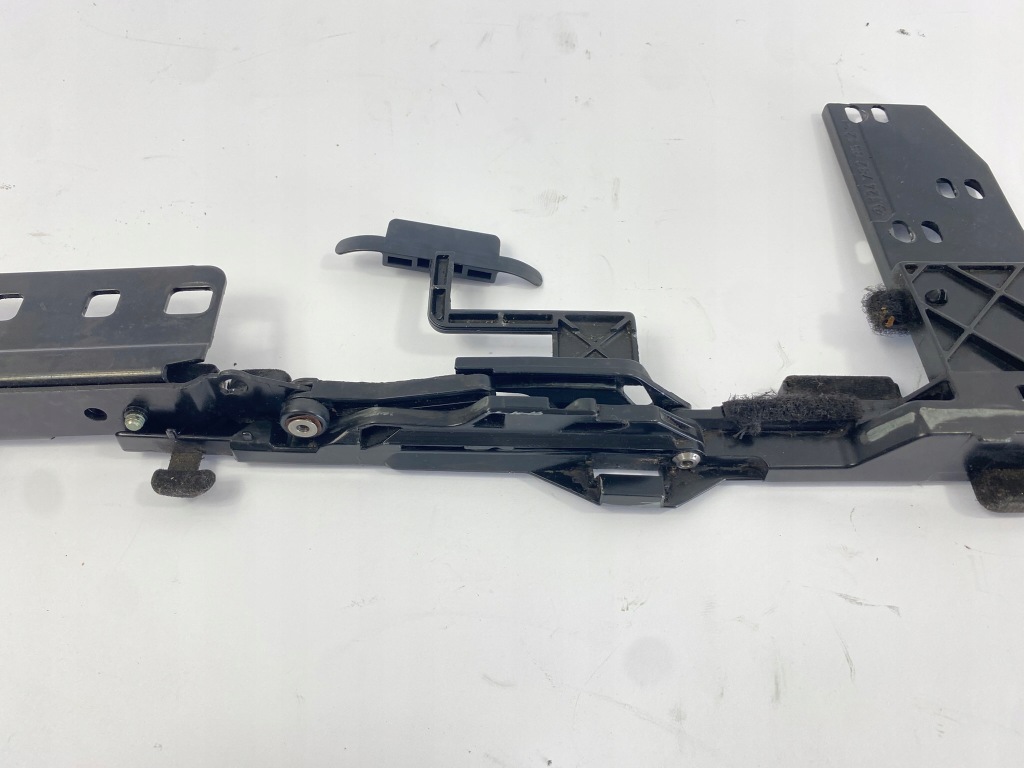 Купити Напрямна люк ліва mercedes w124 w201 190 1247820512 пошкоджена