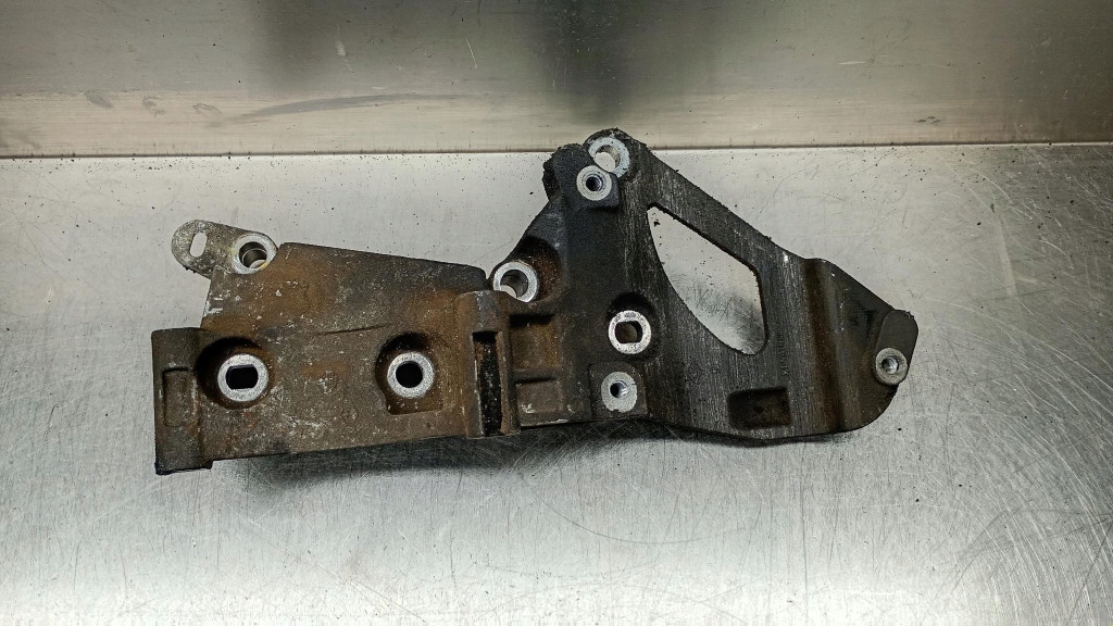 Купить Кронштейн генератора renault clio 2 03r 1.5d 8200279705