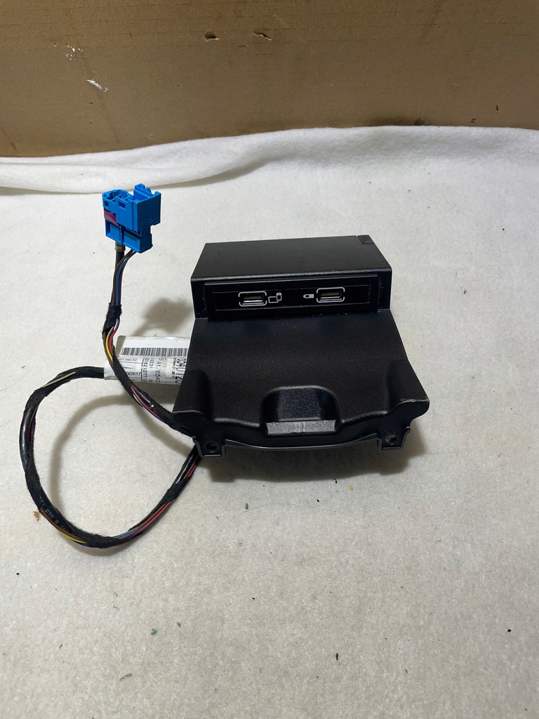 фото №1, Mercedes cla a-klasa cls port usb a1728202100