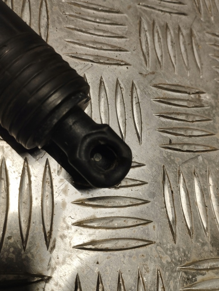 фото №13, Porsche macan 95b привід амортизатор кришки 95b827851c