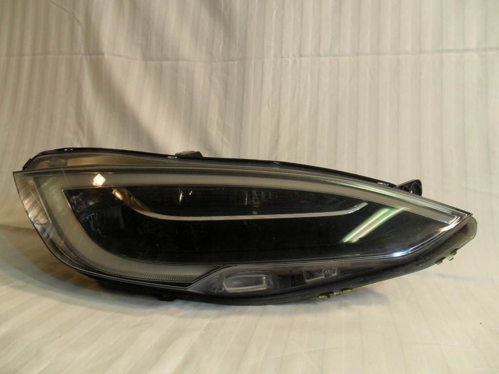 Купити Tesla model s рестайлінг  фара правий перед 1053575-00-c