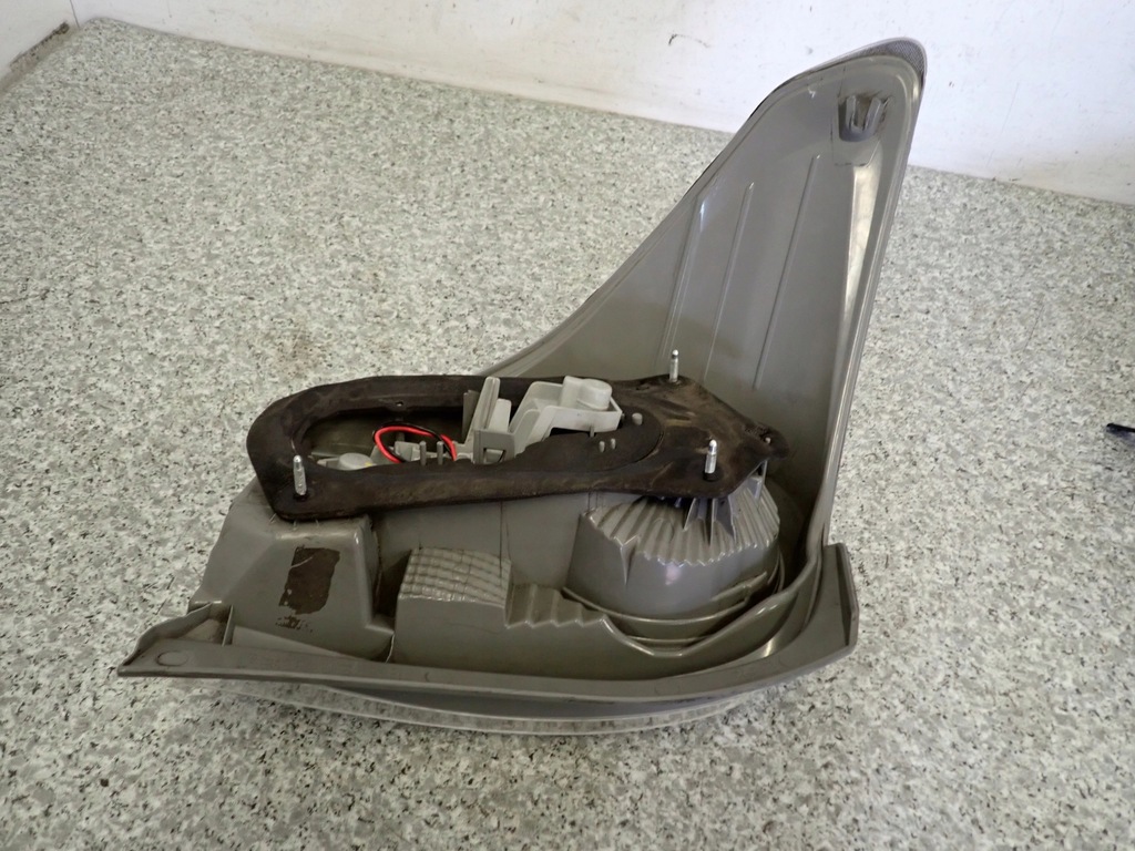 фото №9, Toyota verso 09-13 лампа задняя правая