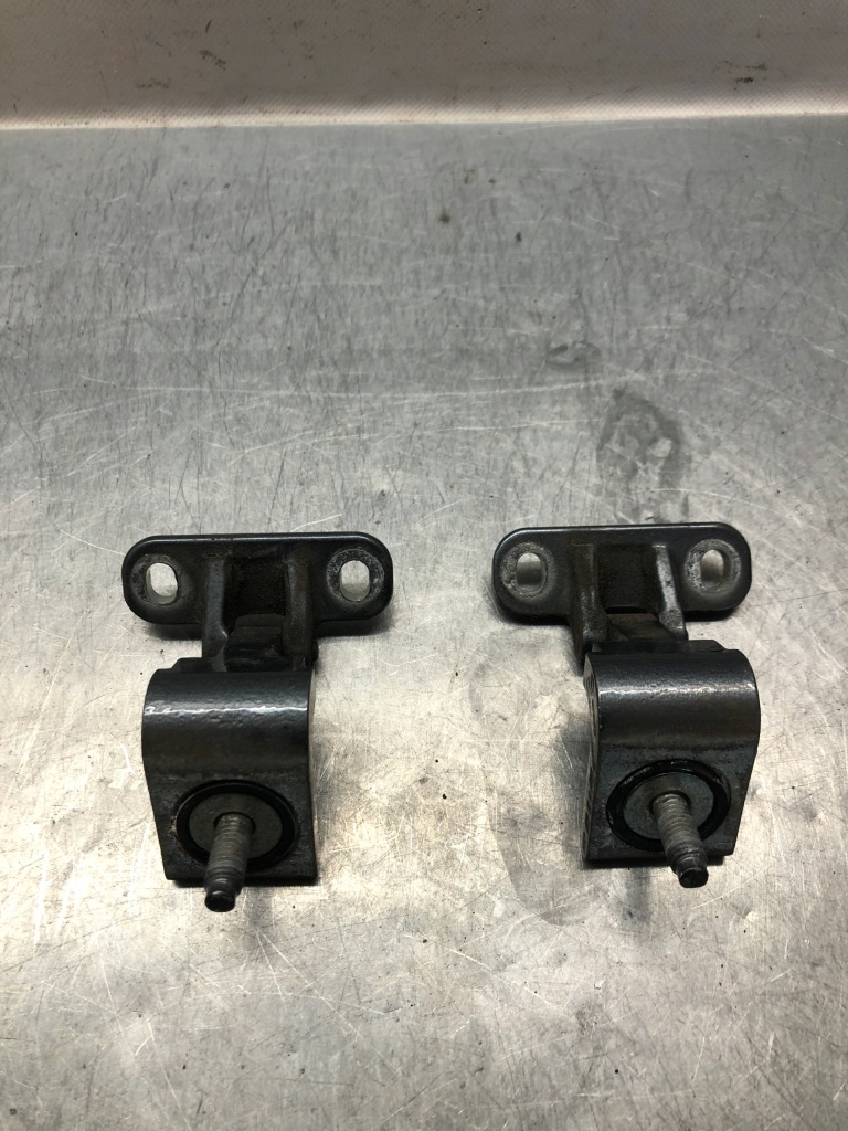 фото №1, Audi a3 8v sportback петля крышки задний 8v3827299a