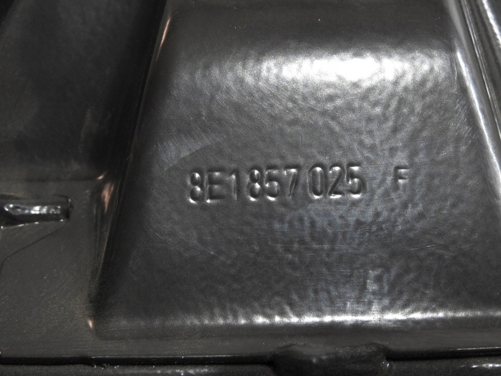 фото №9, Балка каркас консоли audi a4 b7 8e1857025f