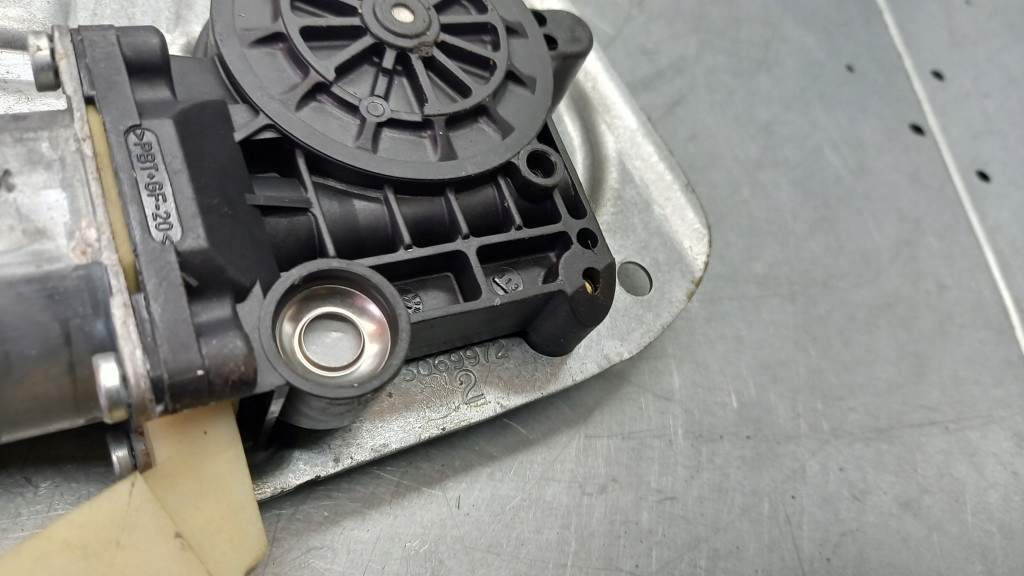 фото №8, Подъемник левый перед volvo s60 3069972