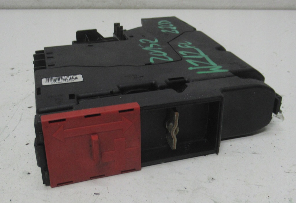 фото №1, Mercedes w212 2.2 cdi клема плюсова