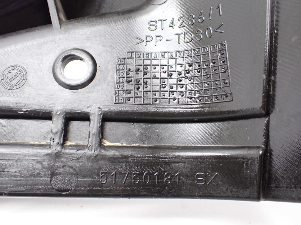 фото №9, Напрямна кронштейн бампера задня 51750180 fiat punto evo 13r