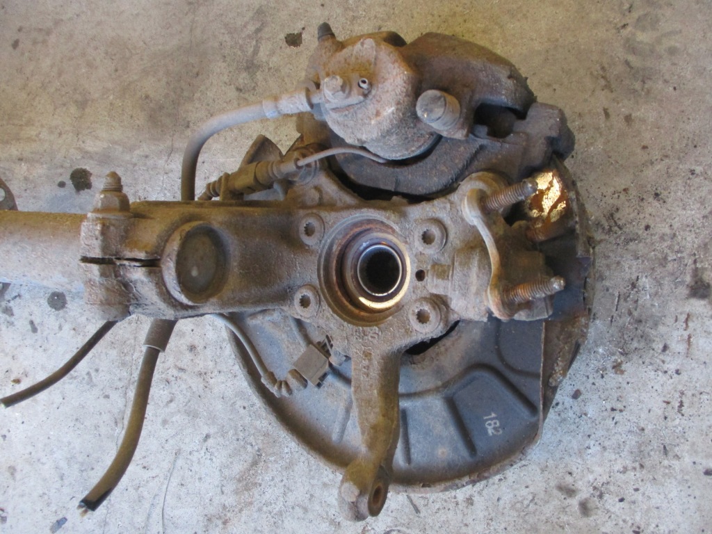 Поворотный кулак амортизатор левая перед a3 8p рестайлинг  1.4 tfsi caxc Недорого