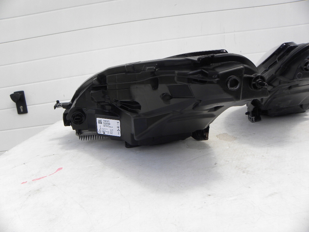 фото №8, Tesla 3-tesla y лампи передні ліва i права сторона