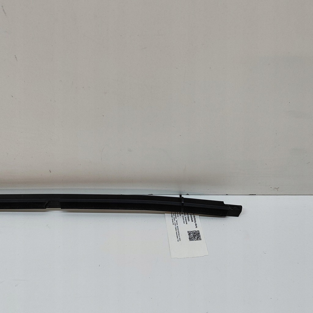 фото №8, Skoda enyaq iv 2021 правая сторона молдинг / прокладка стекло дверь задних