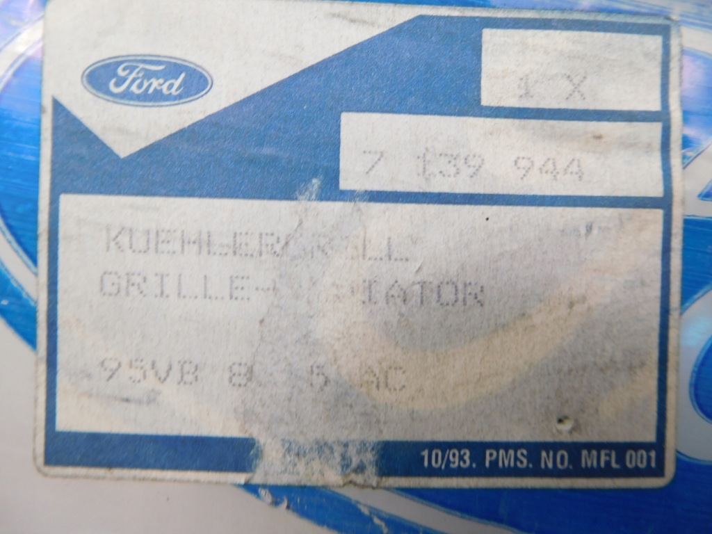 Решётка  передняя ford transit mk5 1994-2000 оригинальный номер 7139944 Цена