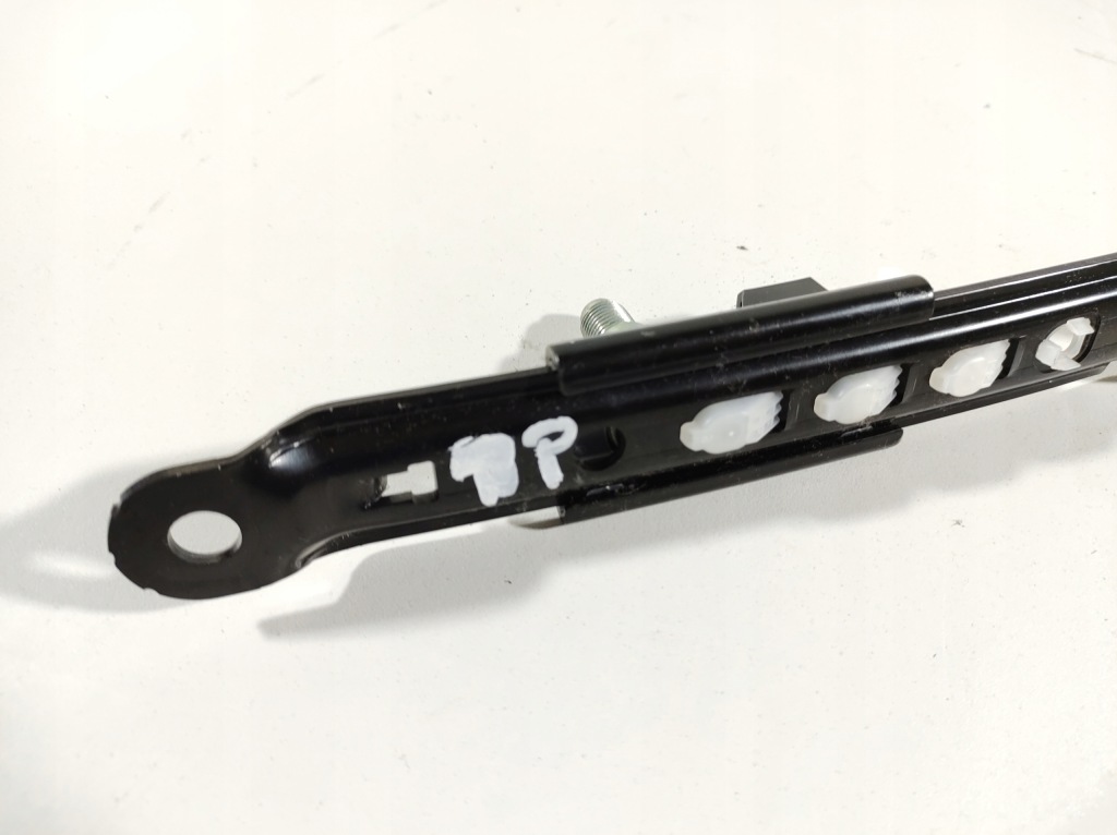 Lexus is300h 13r ползунок поперечина правая  перед Недорого