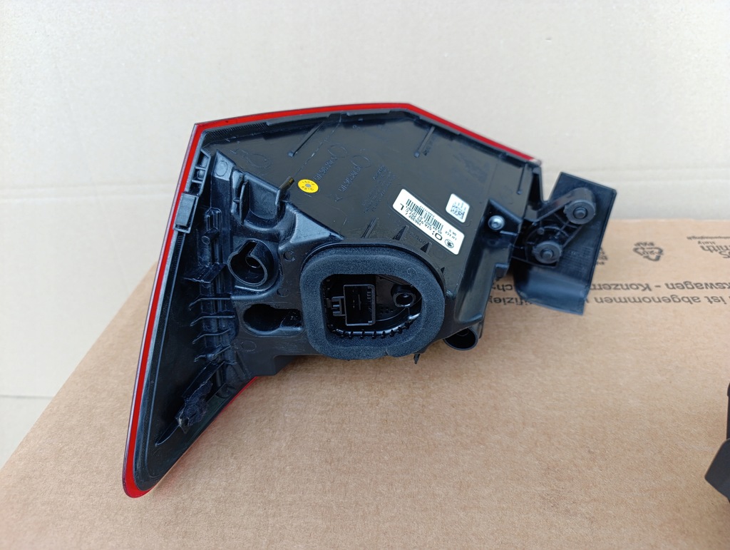 фото №13, Skoda karoq lift лампа левая задняя левый задняя задняя w крышка w крыло idealne