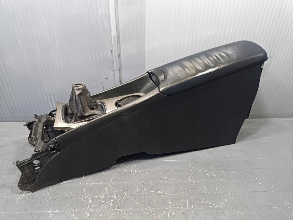 фото №5, Toyota avensis t27 kombi тунель середній підлокітник