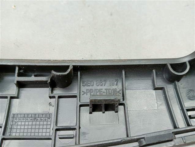 фото №5, 5e0867197 ручка обшивка левая перед octavia iii