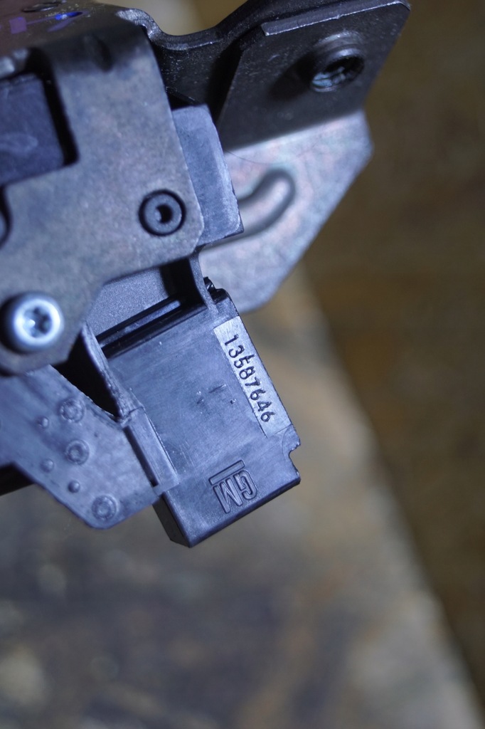 фото №8, Opel оригінальний номер 13587646 замок кришки багажника